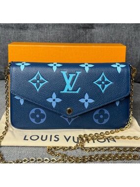 Louis Vuitton Pochette Felicie Monogram Empreinte Bicolor Gradient By the pool
